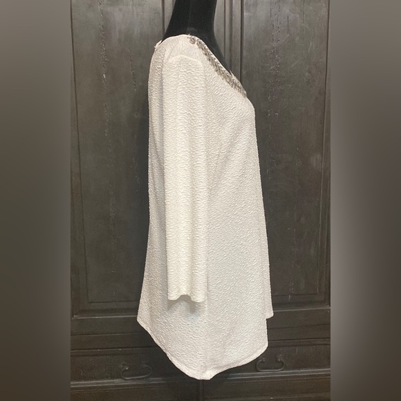 La Vanya white oversized tunic with sparkly rhinestones on neckline. Size medium - Picture 2 of 10